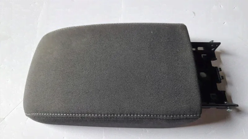 Подлокотник Volkswagen Tiguan 2 поколение (2016-2020), 8831051