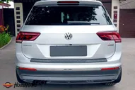 Накладка на задний бампер для Volkswagen Tiguan 2017+/2021+ | шагрень, с загибом