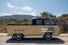 Классический Пикап Volkswagen С Багажниками На Крыше — стоковые фотографии и другие картинки Volkswagen