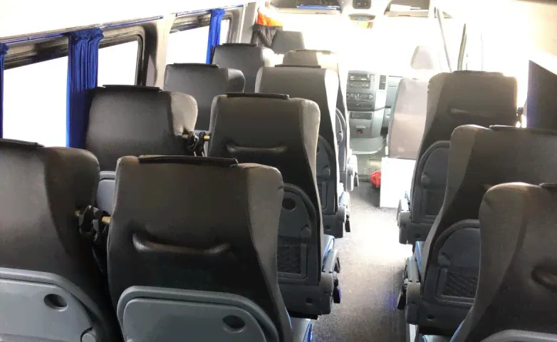 Микроавтобус VOLKSWAGEN CRAFTER белый-1