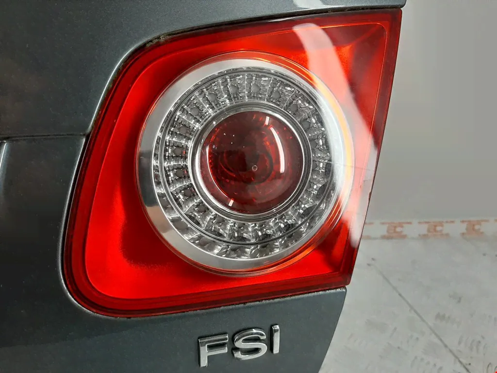 Крышка (дверь) багажника Volkswagen Jetta (1K5), Jetta (1K5)-4