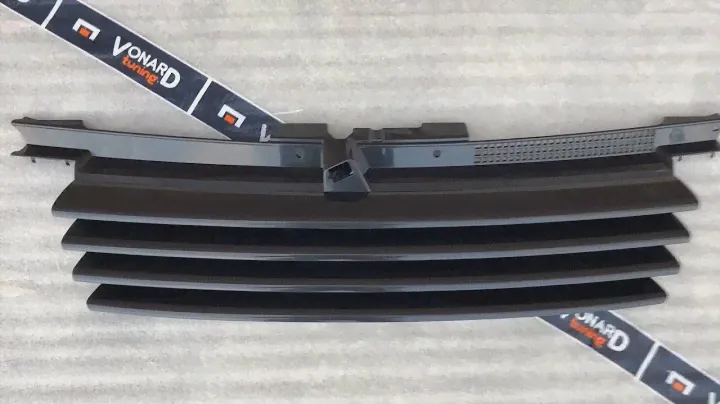 Решётка радиатора без эмблемы (без значка) VW Bora (JETTA 4)