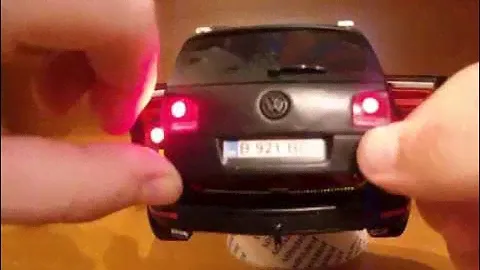 Volkswagen Touareg Bburago 1:18 cu LED-uri - Cristi-Geo