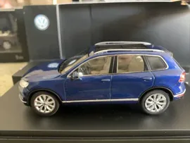 VOLKSWAGEN TOUAREG 1/43 DEALERSHIP CAR MODEL BY HERPA