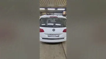 Установили электропривод задней двери на Volkswagen Sharan 2010 года.