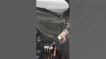 Fuse box in the engine compartment (09 VW CC)