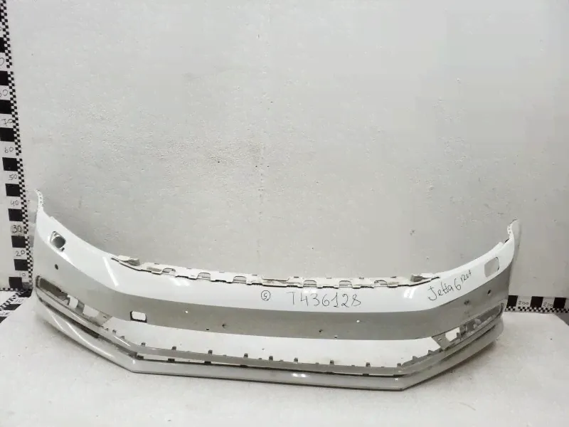 Бампер передний Volkswagen Jetta 6 Restail-2