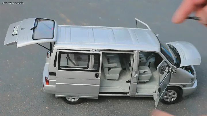 1:18 Volkswagen T4b 2.5 TDI Caravelle, silver - Schuco [Unboxing]