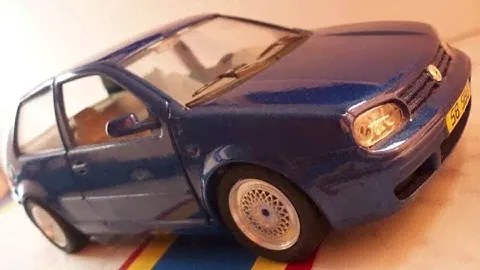VW Volkswagen Golf Mk4 Mk IV in scale 1:24 by bburago