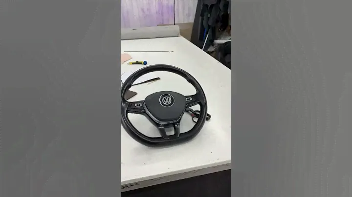 Руль от Volkswagen Polo перетянули в натуральную кожу австрийской фабрики Wollsdorf