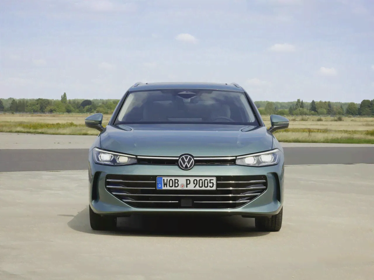 Volkswagen PASSAT 2023 года-4