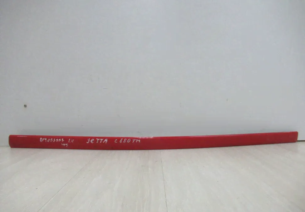 Накладка двери передняя левая Volkswagen Jetta 5 oem 8p4853953