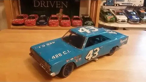 Review #75: 1967 Richard Petty Plymouth Belvadere 1/24 by Franklin mint