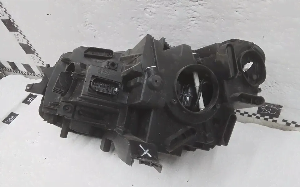Фара передняя правая Volkswagen Taos LED-0