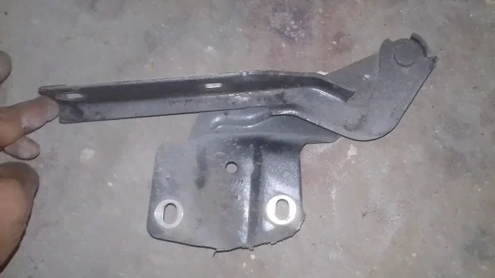Петля капота VW Jetta 6 Mexico 5C6823302 5C6823301