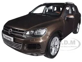 2010 VOLKSWAGEN TOUAREG V6 TSI BROWN 1/18 DIECAST MODEL CAR BY KYOSHO 08822 GBR