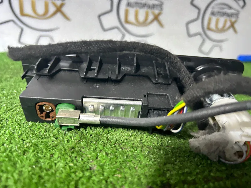 Гнездо USB\AUX Volkswagen Tiguan 2019 2 2.0TSI 5qf035726 в Москве-3