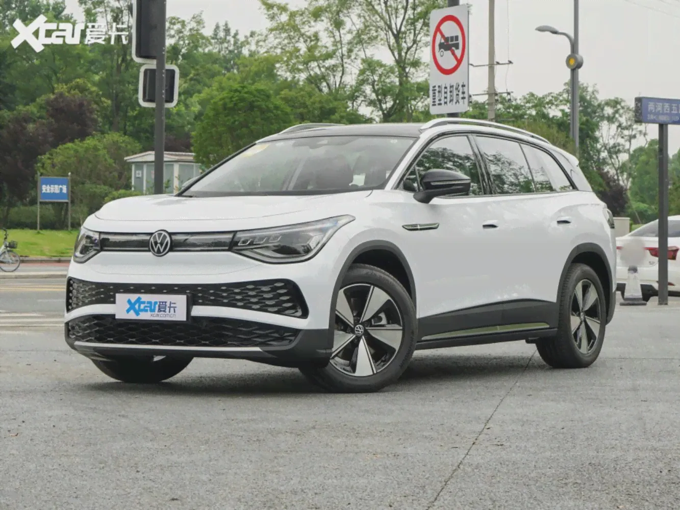 Volkswagen-ID.6 X