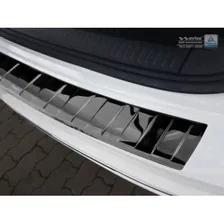 Накладка на задний бампер (черный глянец) Volkswagen Tiguan II (2016-)