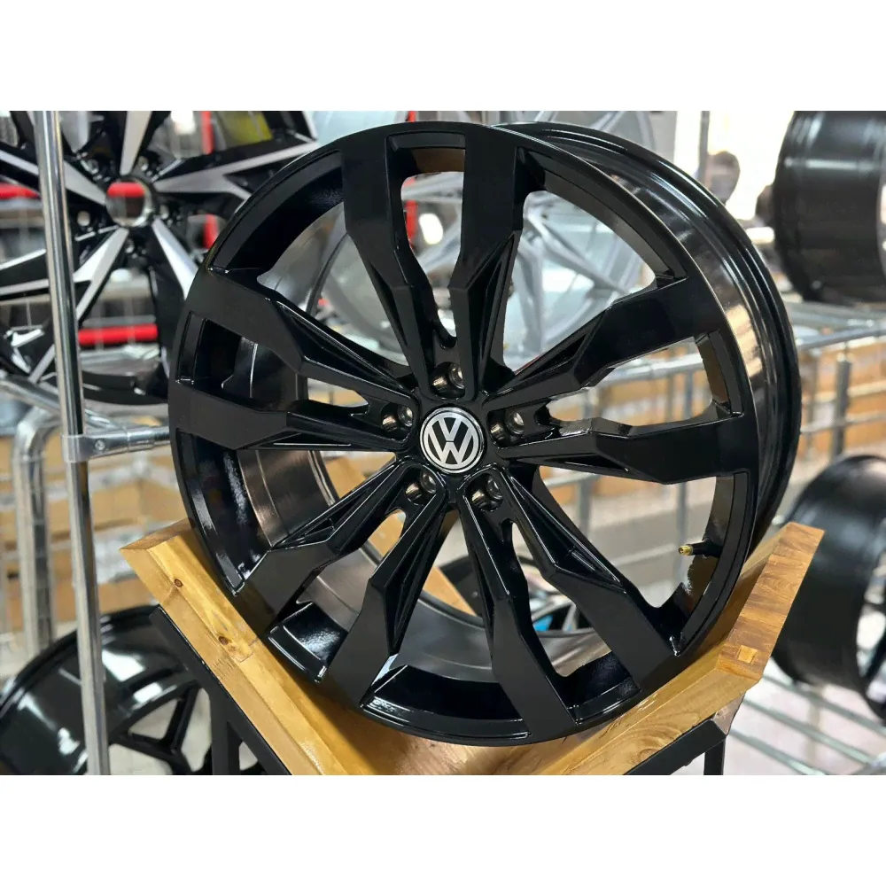 Диск литой VOLKSWAGEN Suzuka 5389 D20 8.5 5X112 ET35 66.5 GLOSS BLACK-2