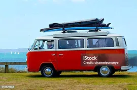 Классический Volkswagen Kombi Ван — стоковые фотографии и другие картинки Volkswagen - Volkswagen, Минивэн, фольксваген фургон