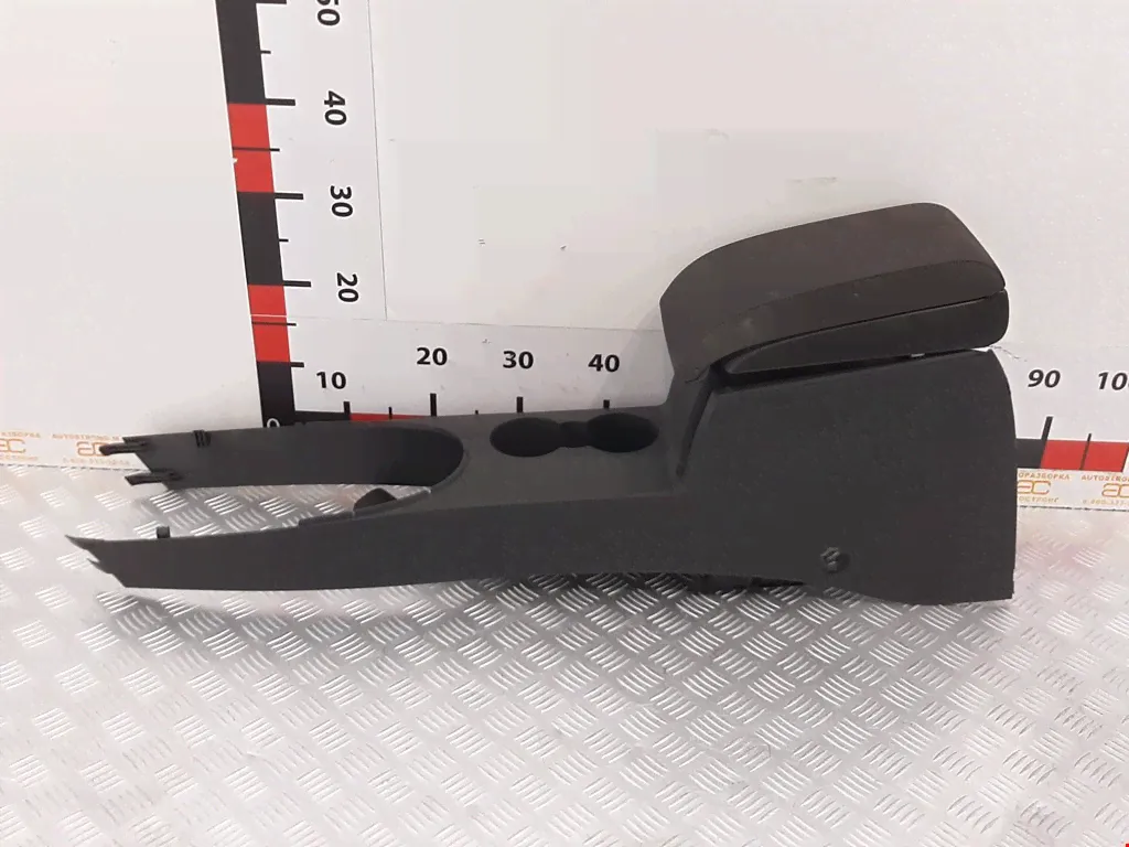 Подлокотник Volkswagen Touran, Touran-1