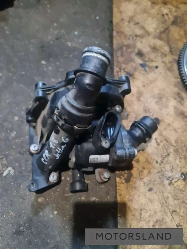 Насос антифриза (помпа) Volkswagen Jetta 6 2015г. (артикул 018-33379763)-2