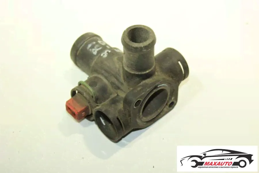 Фланец (тройник) системы охлаждения Volkswagen Passat B3 1989г. (артикул 1104-145002)-1
