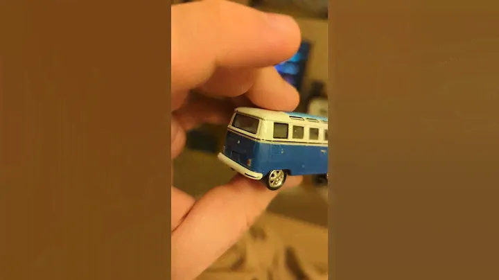 RED VW SAMBA TRANSPORTER 21 WINDOWS BUS VOLKSWAGEN CUSTOM LIMITEDDiecast Car Review Episode 957