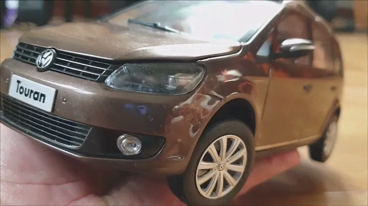 Diecas VW Touran 1:18