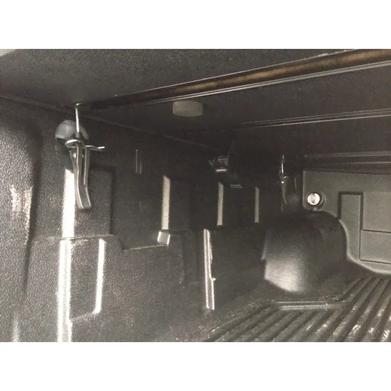Жесткая трехсекционная крышка 2011+ Volkswagen Amarok Double Cab-4