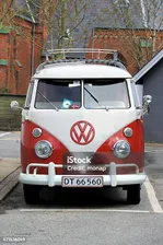 Старый Volkswagen Переносчик — стоковые фотографии и другие картинки Volkswagen - Volkswagen, Минивэн, фольксваген фургон