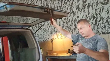 VW T4. Ремонт замка задней двери