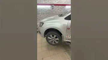 Фольксваген поло , установка брызговиков , автосервис Волгоград улица землячки 29