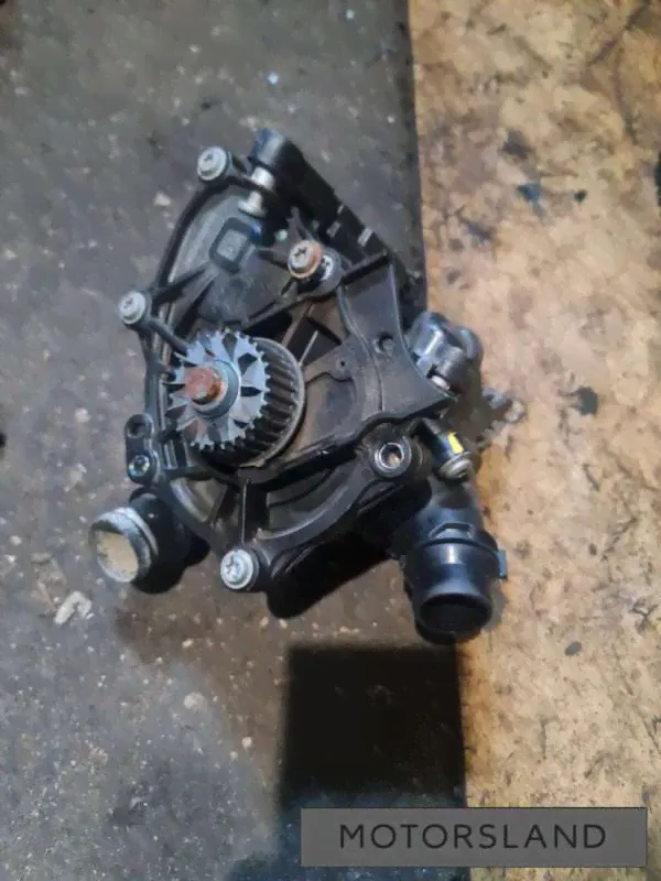 Насос антифриза (помпа) Volkswagen Jetta 6 2015г. (артикул 018-33379763)-0