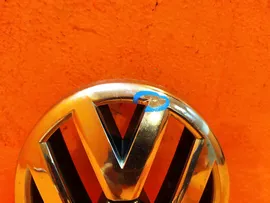 Эмблема передняя Volkswagen Jetta 2010-2015 6 5C6853601ULM в Москве