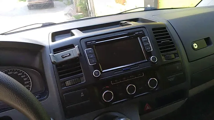 Замена центрального плафона VW T5 часть 1