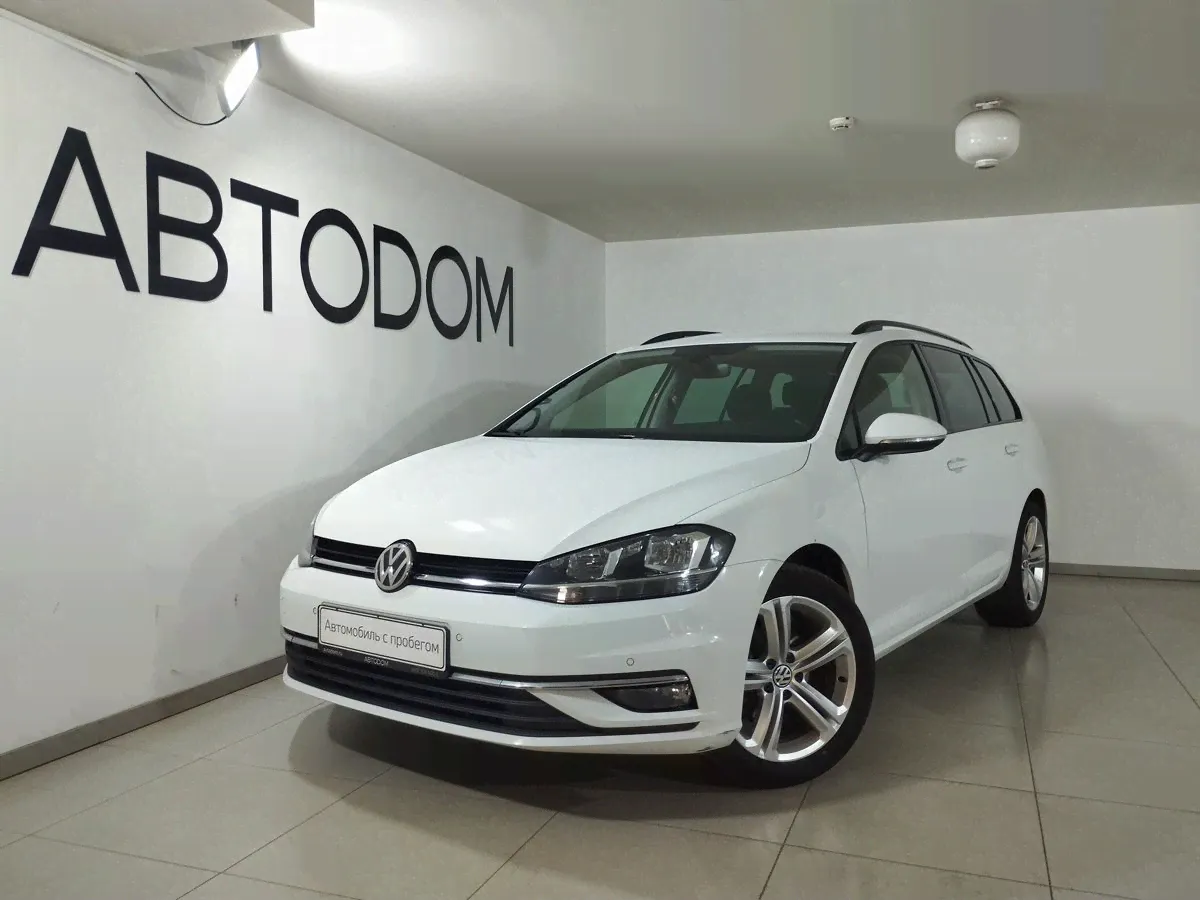 Купить Volkswagen Golf 2018, 1.4 AMT (125 л.с.) Белый с пробегом 105000 км / 5966092 по цене от 1 564 000 руб в АВТОДОМ - официальный дилер в Москве