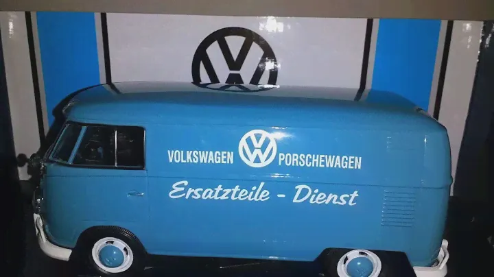 Motor Max , 1/24 scale , Volkswagen Type 2 (T1)-Delivery Van .