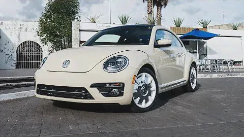 Обзор на модель Volkswagen Beetle 2012г. 1:36