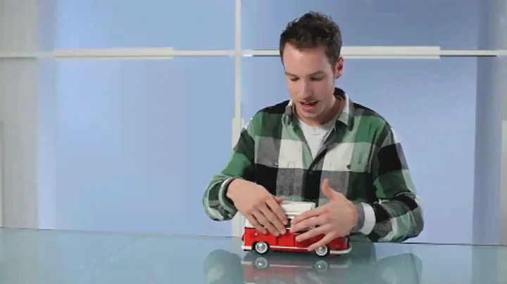 Volkswagen T1 Camper Van - LEGO Creator - 10220 - Designer Video