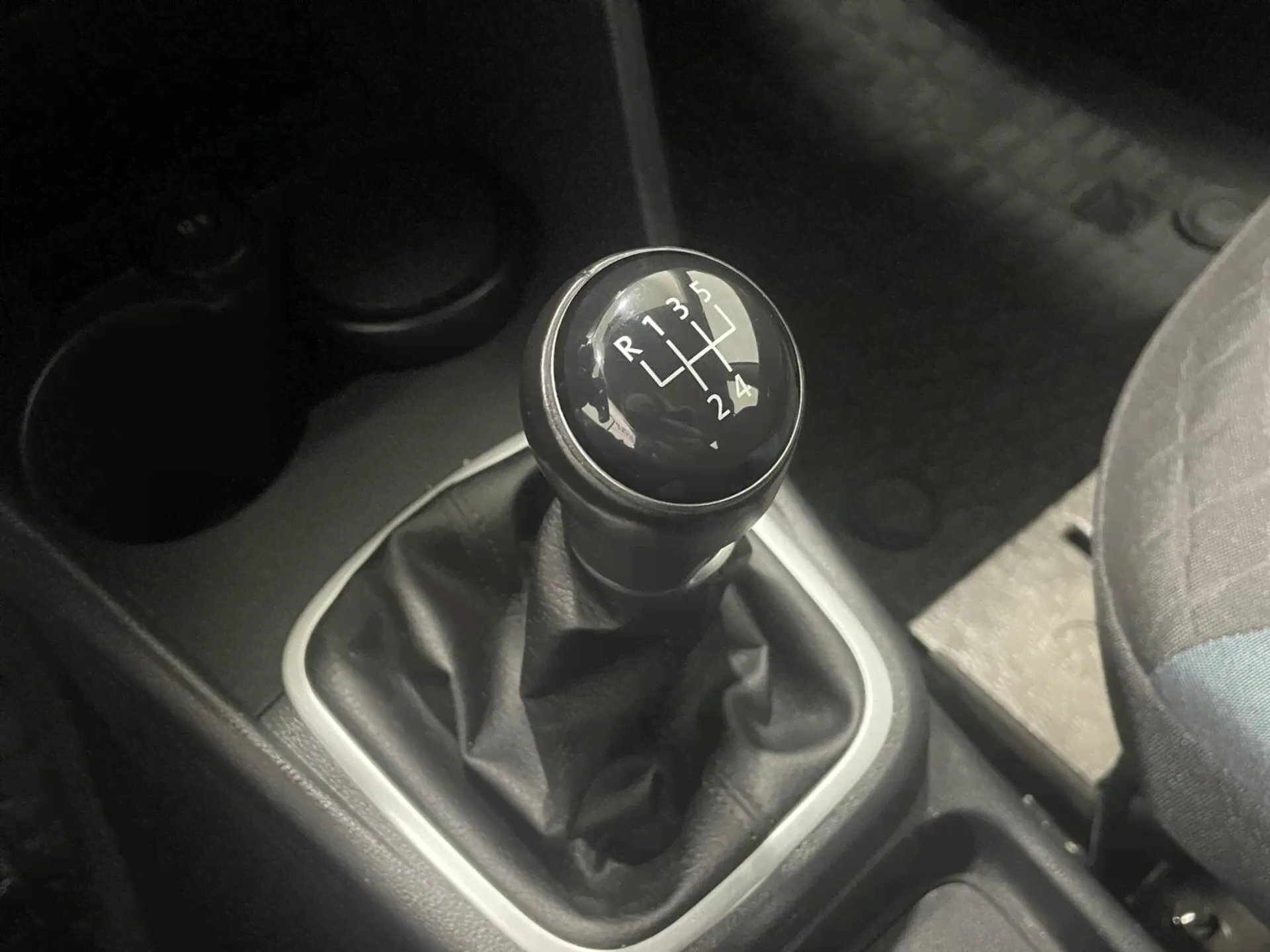 Volkswagen Polo 2020 (110 л. с.) серый-2