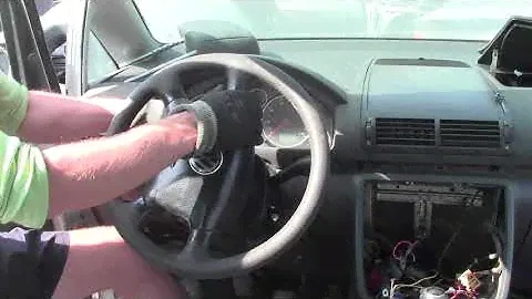 Volkswagen Sharan 2002 Подушка в руль  . Как снять подушку безопасности руля ?