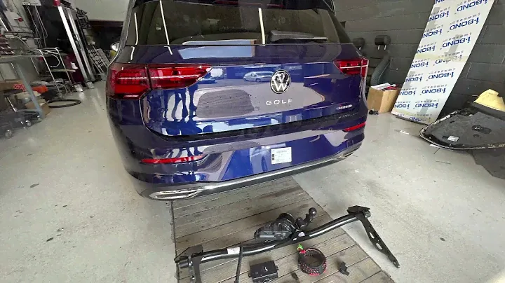 2021 Golf 8 E-Hybrid retrofitted with oem swivel tow hitch