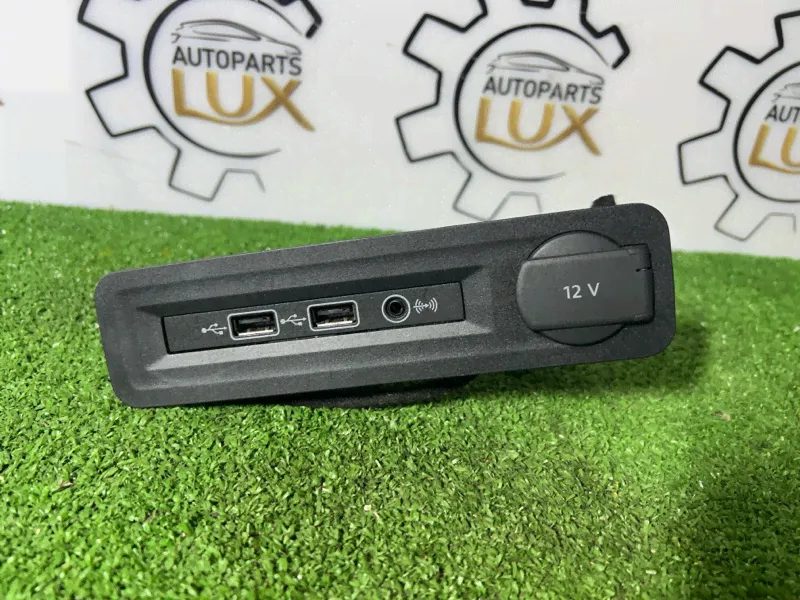 Гнездо USB\AUX Volkswagen Tiguan 2019 2 2.0TSI 5qf035726 в Москве-4