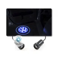 Подсветка дверей автомобиля: проекция логотипа Volkswagen