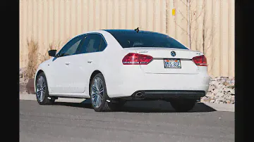 Установка брызговика Рокблокз на Volkswagen B7 Passat 11-15