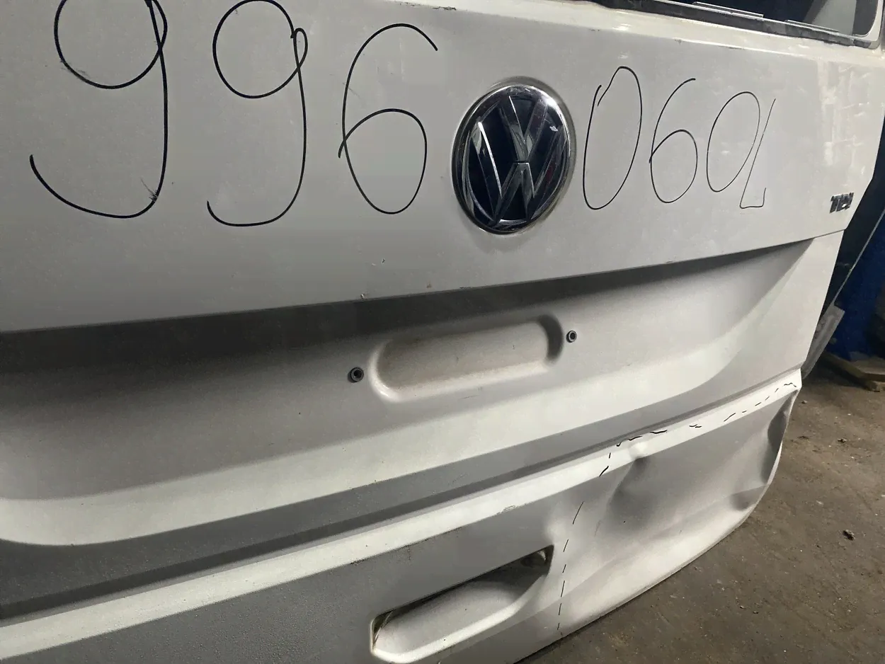 Крышка багажника Volkswagen Caravelle T6-3