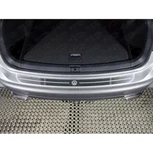Накладка на задний бампер шлифованный лист логотип VW для Volkswagen Tiguan 2016-2024 артикул VWTIG17-43