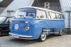 Volkswagen T2 Transporter Классический Немецкий Фургон 1960х И 1970х Годов — стоковые фотографии и другие картинки фольксваген фургон